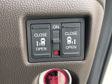 リアドアは乗り降りに便利な電動スライドドアです。また運転席に座っていながらスイッチ操作で自在にスライドドアを開け閉めできます。