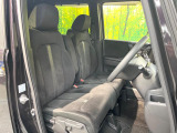 運転席シート廻りは使用感も少なく、良好な状態となっています。前オーナー様が丁寧に使っていたことがよくわかりますね。