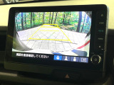 【バックカメラ】駐車時に後方がリアルタイム映像で確認できます。大型商業施設や立体駐車場での駐車時や、夜間のバック時に大活躍!運転スキルに関わらず、今や必須となった装備のひとつです!
