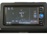 ダイハツ純正ワイドエントリーメモリーナビ(NMZK-W72D)&バックカメラが装備されているので、普段の使い勝手もロングドライブも快適です。