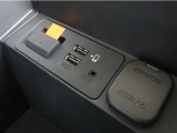 CarPlay対応USB差し込み口で充電しながらドライブ楽しめます♪