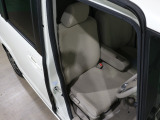程よい硬さとホールド性が高いシートで長時間運転も快適です。