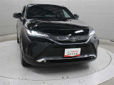プリクラッシュセーフティに交差点右折時の対向直進車及び右左折時の対向方向から横断してくる歩行者を検知する機能を追加した予防安全パッケージ「Toyota Safety Sense」が採用されています。