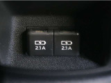 充電用USB端子付き。スマートフォン等の充電に便利です。