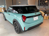 かわいいテールのデザインはほかの車にはない魅力があります。ひと目で&ldquo;MINI&rdquo;とわかるデザインはアナタを虜にしてしまうかもしれません