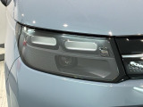 LEDヘッドライトは、点灯の瞬間から最大光量を発揮し、突然暗くなるトンネルなどでの安定感を高めます。