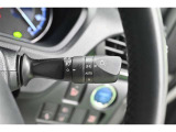 ステアリングスイッチ付き。手を離さずにさまざまな操作が可能です。