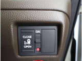 片側電動スライドドアのスイッチ付です。車内からもスイッチひとつで楽にドアの開閉が可能です。電動なので開閉時に力を使う必要がなく、半ドアになることもありません!
