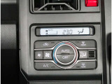 車内の温度を快適に保つ【オートエアコン】です。