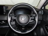ステアリングスイッチでオーディオ各種操作が可能で、運転に集中できます。安心・安全・快適なドライブをお楽しみいただけます。