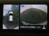 パノラミックビューモニター付きです。車両を上から見た様な映像を画面に表示。運転席からの目視だけでは見にくい、車両周辺の状況をリアルタイムでしっかり確認出来ます。