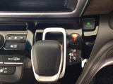 オートマチックシフトレバーは、手になじみ操作しやすい形状で安全運転にもつながります♪