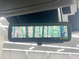 【デジタルインナーミラー】後席の大きな荷物や同乗者で後方が確認しづらい時でも安心!カメラが撮影した車両後方の映像をルームミラー内に表示。クリアな視界で状況の確認が可能です!
