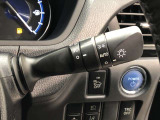 ライトスイッチです。「AUTO」にすると外の明るさに応じてスモールライト・ヘッドライトが自動でON・OFFします。夕暮れ時や屋内駐車場、トンネルなどに便利です。フォグランプもON・OFFできます。