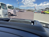 ヘッドアップディスプレイです。運転中の視界移動を少なく抑えられます。