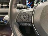 運転中、オーディオの操作をしてて、ハッとしたことはありませんか?ステアリングスイッチは、運転中でもハンドルでオーディオの操作が可能です。安全なドライブをサポートします。