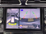【アラウンドビューモニター】専用のカメラにより、上から見下ろしたような視点で360度クルマの周囲を確認することができます☆死角部分も確認しやすく、狭い場所での切り返しや駐車もスムーズに行えます。