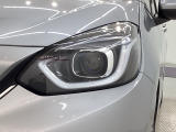 LEDヘッドライトは、点灯の瞬間から最大光量を発揮し、突然暗くなるトンネルなどでの安定感を高めます。