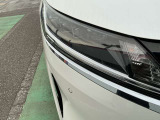 LEDヘッドライトは、雨でも視界を確保し、太陽光に近い明るさです。