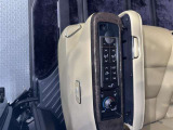 電動リクライニング機能や電動オットマンなど すべての操作をアームレスト部分に集約しています!