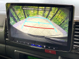 【バックカメラ】駐車時に後方がリアルタイム映像で確認できます。大型商業施設や立体駐車場での駐車時や、夜間のバック時に大活躍!運転スキルに関わらず、今や必須となった装備のひとつです!