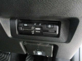 ■高速道路の料金所もノンストレスでスムーズに通過できるETC。スマートなビルトインタイプ!
