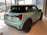 かわいいテールのデザインはほかの車にはない魅力があります。ひと目で&ldquo;MINI&rdquo;とわかるデザインはアナタを虜にしてしまうかもしれません