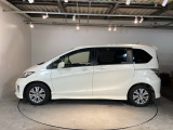 限られたスペースでも、スライドドアなら開閉がスムーズ!隣の車や壁にぶつかる心配がありません。