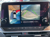 アラウンドビューモニターは4方のカメラで真上から車を見たようにモニターで確認ができる日産の自慢の装備です。是非実際の車で体感してみてください。