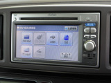 ナビゲーションは純正メモリーナビ(VXM-128VS)を装着しております。AM、FM、CD、DVD再生、ワンセグTVがご使用いただけます。初めて訪れた場所でも安心ですね!