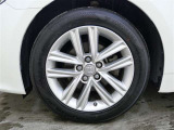 タイヤサイズは215/55R17になります。