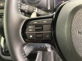 ステアリングにオーディオ操作スイッチが付いています。オーディオ画面に直接タッチしなくても操作が出来ますので、運転に集中できます。