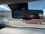 インテリジェントルームミラーは車両後方の状況を映像で映し出してくれます!後席に人が乗っていて見づらい時や荷物で後ろが見えない時も安心です!