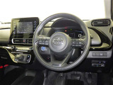 運転席まわりです。 各操作スイッチは使いやすい位置に配置されてます。