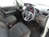 シンプルで使いやすいデザインの運転席です。