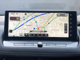アラウンドビューモニターは4方のカメラで真上から車を見たようにモニターで確認ができる日産の自慢の装備です。是非実際の車で体感してみてください。