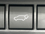 【パワーバックドア】スマートキーや運転席のボタンを押すだけでリアゲートが自動で開閉します!荷物を持っている時や、高い位置にあるバックドアを閉める際に便利な機能です♪