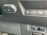 ナビ連動タイプの純正ドライブレコーダーです前後に装着され操作スイッチが運転席足元に有ります右側にはハンドルヒータースイッチがありますよ