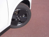 155/65R14タイヤ+専用アルミホイールです。スタッドレスタイヤや各種オプションのご注文も承っております(^^)!