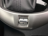ドライブセレクションを搭載。SPORTモードにすると自動的に低いギアに設定。アクセル操作に対して力強い加速が得られます。