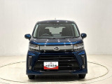メッキ際立つフロントグリル、LED採用のヘッドランプとイルミネーションランプが視線を集めるムーヴカスタムが入荷致しました。