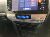 デュアルエアコンとは、運転席と助手席で、個別に温度設定ができる機能です。気温の感じ方は、人それぞれ違うもの。乗る人に優しい機能ですね。