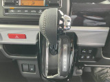 【インパネシフト】シフトがインパネにあるから足元が広々☆運転席から助手席への移動も楽にできちゃいますね☆運転に疲れたときはササッと代わってもらっちゃいましょう!
