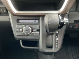 スポーツシフトに入れてマニュアル車感覚の走行が出来ます。山道走行や高速道路の走行に大活躍です★