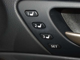 運転席のパワーシートは3名様分までメモリー機能付きです。