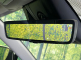 【デジタルインナーミラー】後席の大きな荷物や同乗者で後方が確認しづらい時でも安心!カメラが撮影した車両後方の映像をルームミラー内に表示。クリアな視界で状況の確認が可能です!
