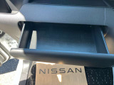 グローブボックス