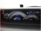 昼間でも視認しやすいメーターパネル。