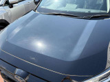 ボンネットの画像です。車両状態など手軽にご確認いただけるオンライン相談もございます!ぜひご利用くださいませ♪
