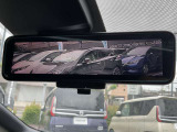 【インテリジェントルームミラー】車両後方のカメラ映像がミラー(液晶画面)に写るので、後席の人や荷物が写りこみません。夜間や悪天候でも視界が良好です♪